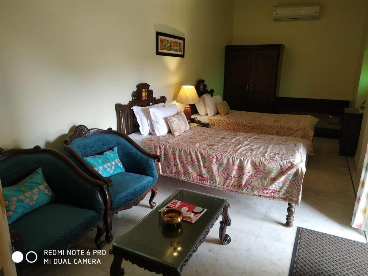 Mpt Sheesh Mahal, Orchha Hotel Exterior photo