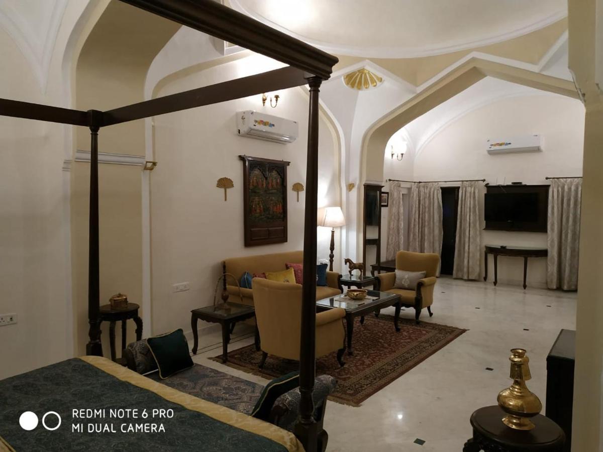 Mpt Sheesh Mahal, Orchha Hotel Exterior photo
