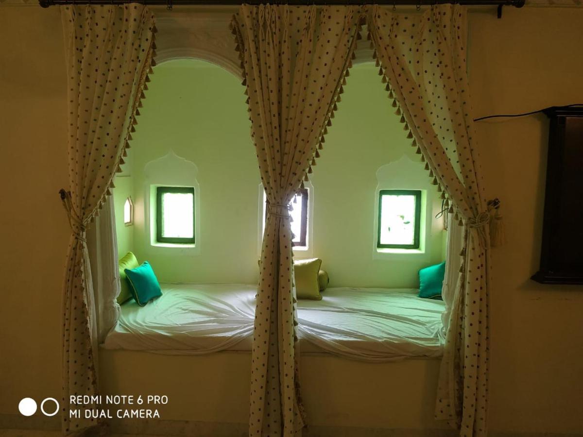 Mpt Sheesh Mahal, Orchha Hotel Exterior photo
