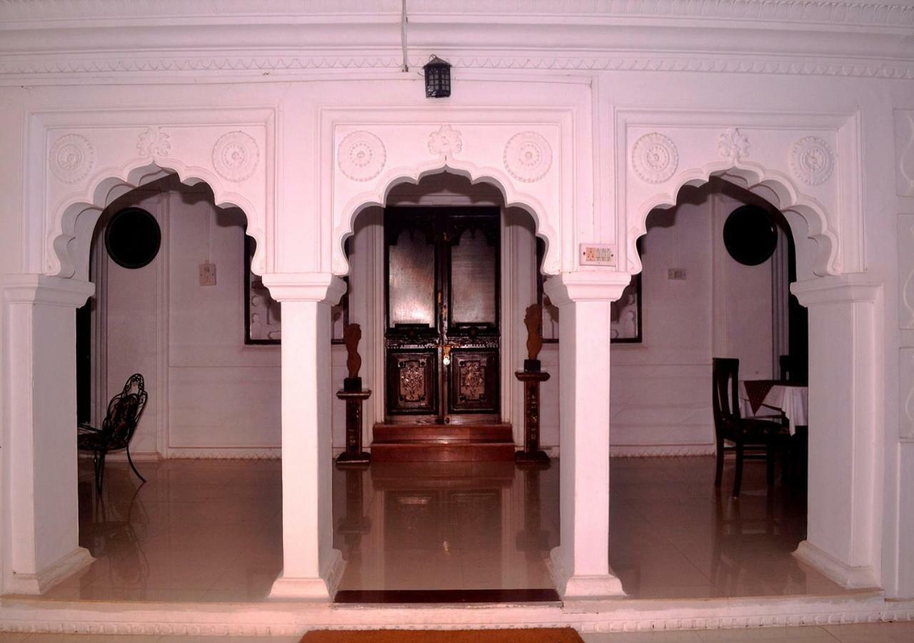 Mpt Sheesh Mahal, Orchha Hotel Exterior photo